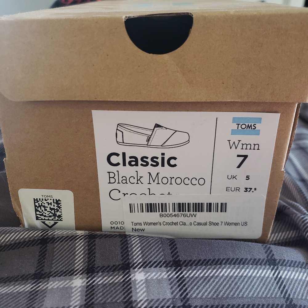Toms size 7 crochet black Morocco classics.